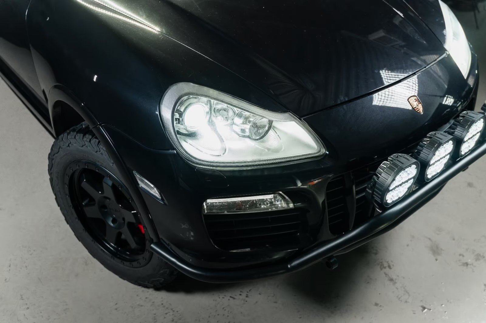 MBD4x4 Cayenne 957 Turbo rear cargo window equipment